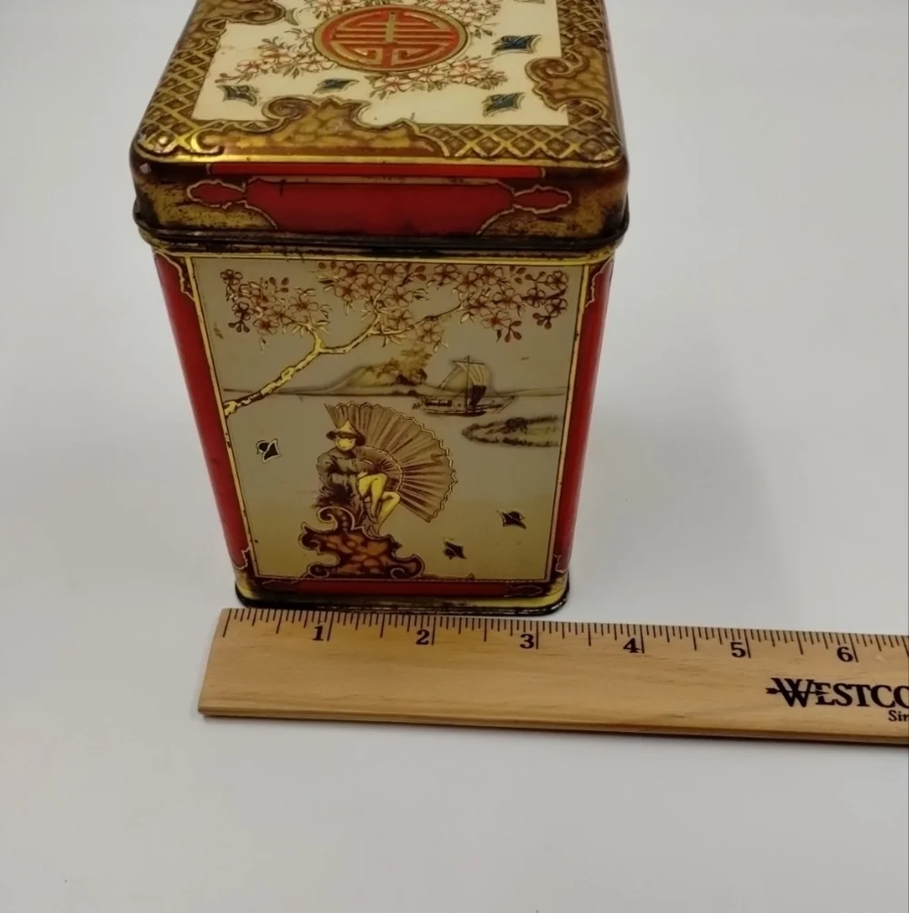 Chinese Oriental  Design Tin Hinged Box Made in Holland Lithograph Vintage